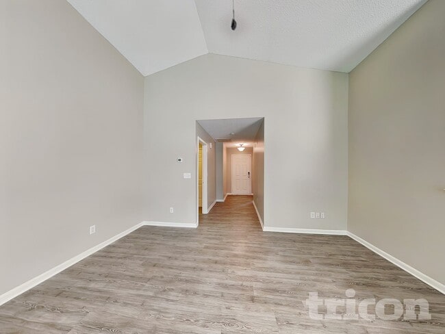 Photo - 115 Markham Dr