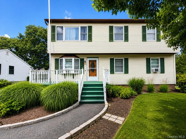 Building Photo - 315 Paumanake Ave Unit 2