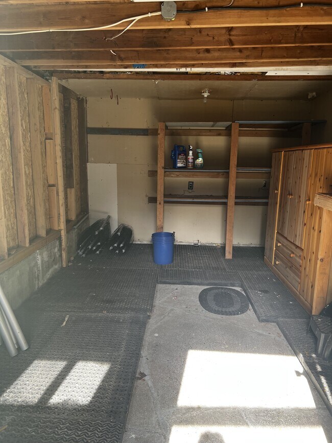 Photo - 146 Hawthorn Ln