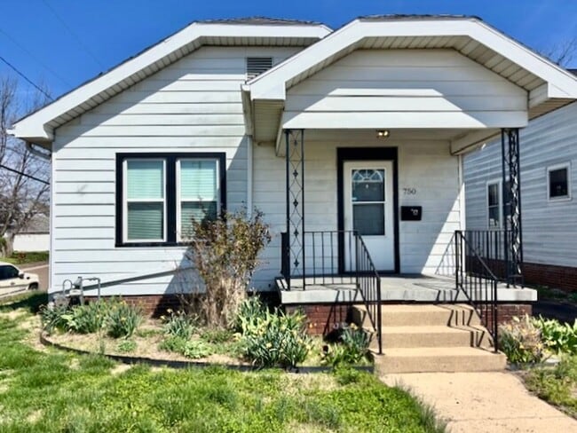 Building Photo - 750 E Delaware St Unit A