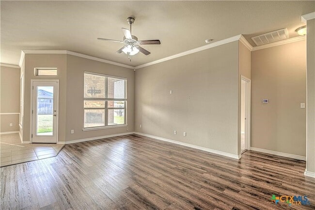 Photo - 609 Coventry Dr