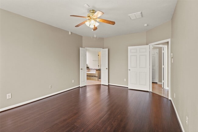 Photo - 10807 Oak Bayou Ln