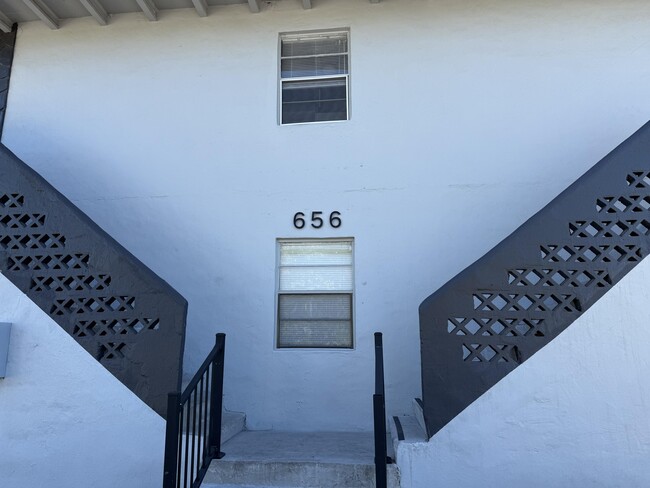 Building Photo - 656 SW Avenue C Unit 9 Rental