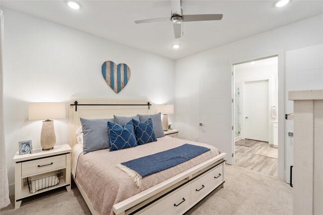 Photo - 199 Waterpoint Court Unidad 208