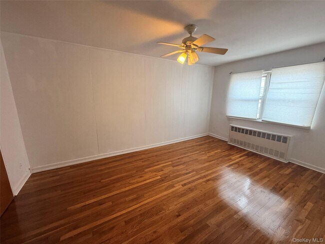 Photo - 61-12 70th St