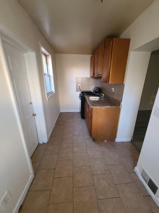 Photo - 6165 Delancey St