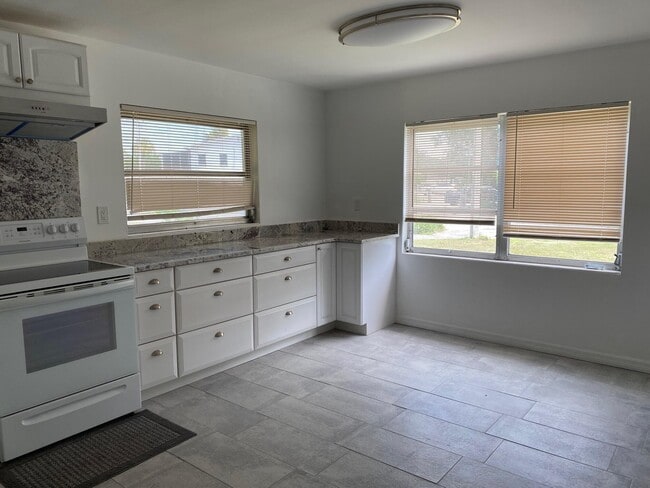 Photo - 405 NE 131st Ln