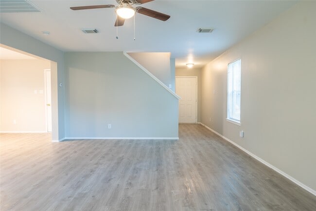 Photo - 10223 Revelstoke Dr