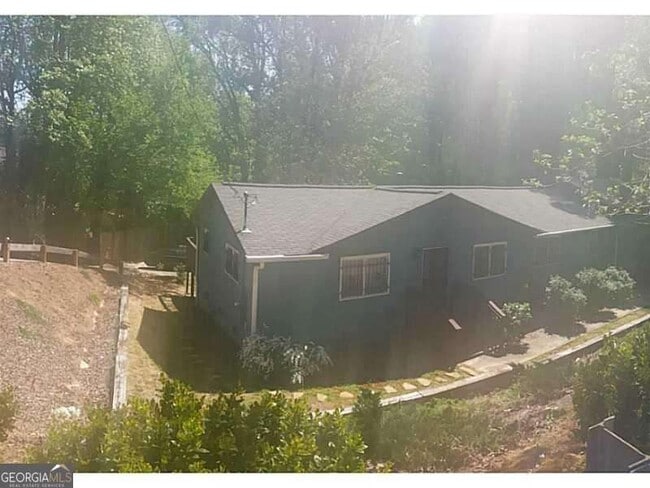 Building Photo - 2076 Panola Rd