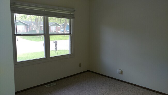 Photo - 208 17th Ave N