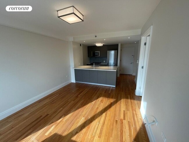 Photo - 885 Grand St