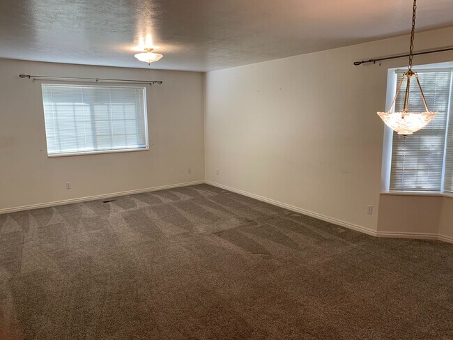 Photo - Lovely twinhome for rent.