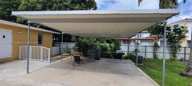 Photo - 984 SW 9th St Unidad 4