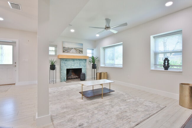 Photo - 1901 Morrill St