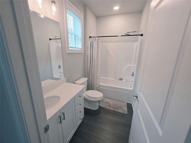 Photo - 8020 Linfield Way