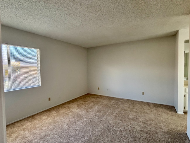 Photo - 6400 Kraft Ave Unidad 7