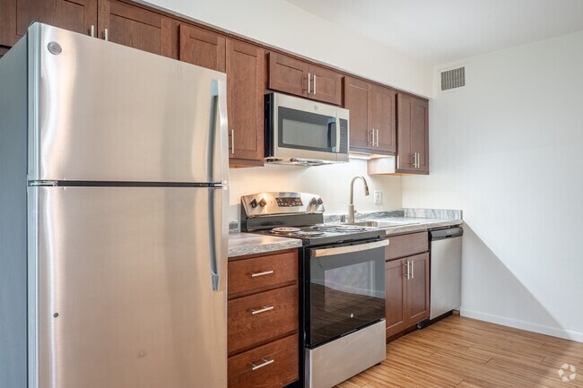 Studio, 1BA - 400SF - Kitchen