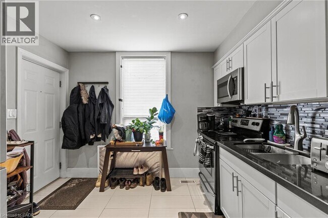 Photo - 181 West Avenue N