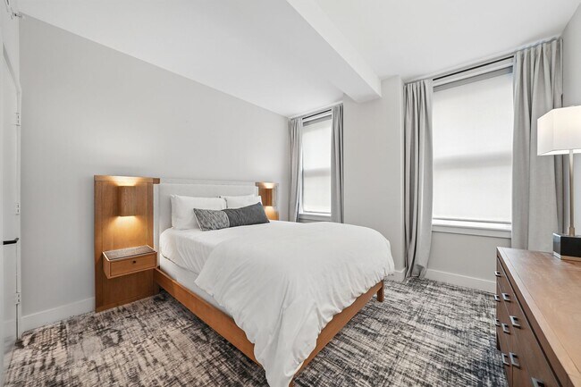 Photo - Upgraded Downtown Condo