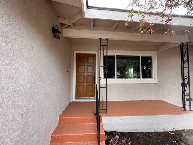 Photo - 414 N Alameda Ave