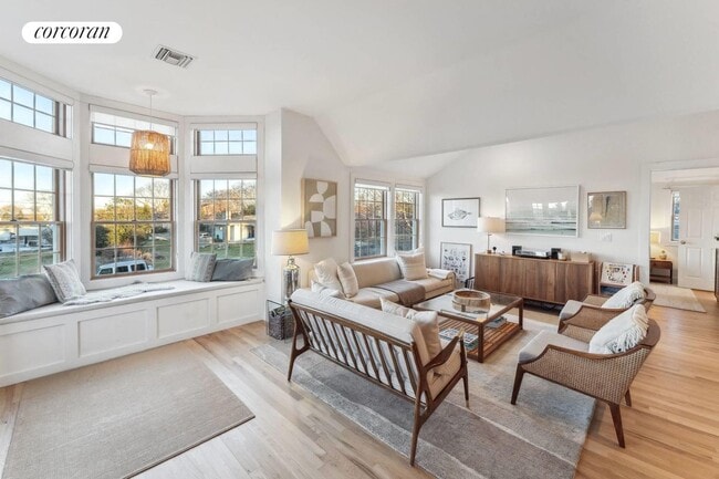 Photo - 18 Pine Tree Dr