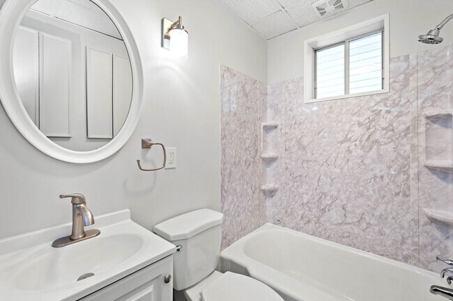 Photo - MOVE IN SPECIAL! SCORE HALF OFF 1ST MONTH'...