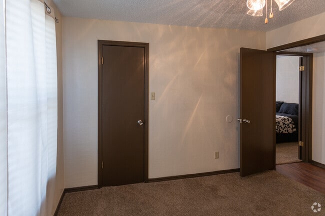 2BR, 2BA - 986 SF - Stone Ridge Apartments