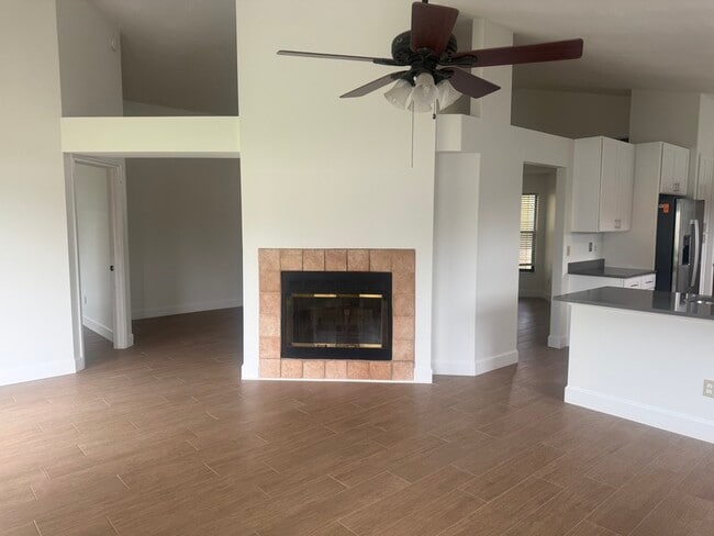 Photo - 1040 Manigan Ave