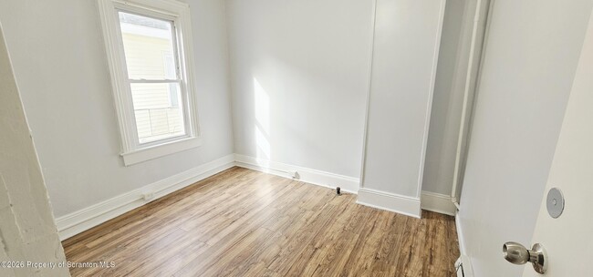 Photo - 1319 Washburn St