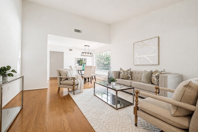 13747 Flagstone Ln