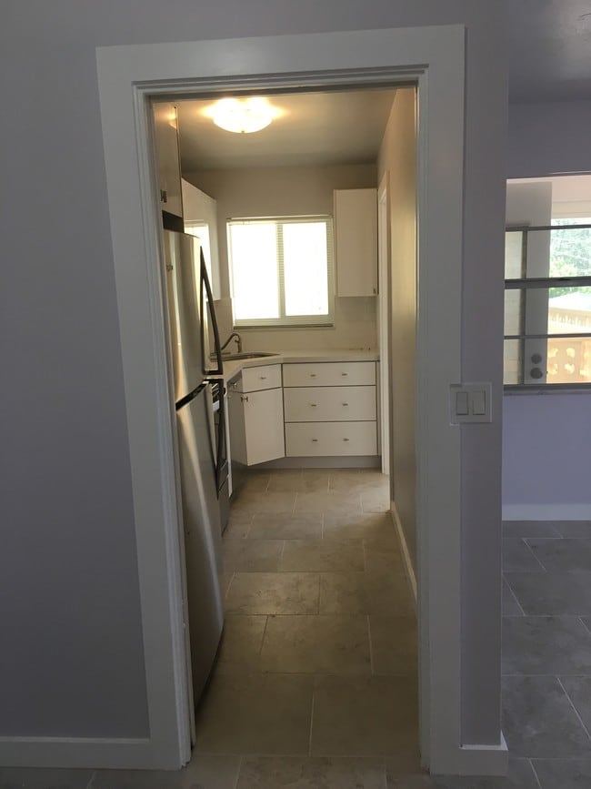 Kitchen - 1818 Rodman St Unit 2F