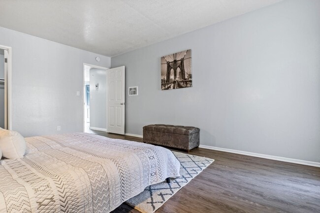 Photo - French Quarter Apartments