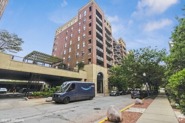 Building Photo - 833 W 15th Pl Unit 306 Rental