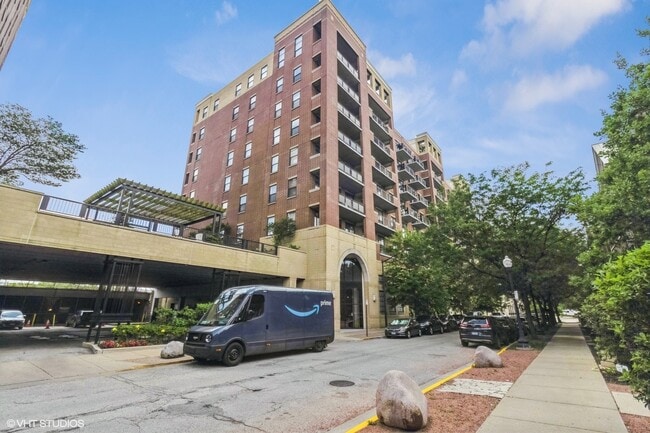 Photo - 833 W 15th Pl Condo Unit 306