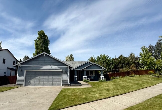Lovely 3 Bedroom Single Level home with St... - Lovely 3 Bedroom Single Level home with St...