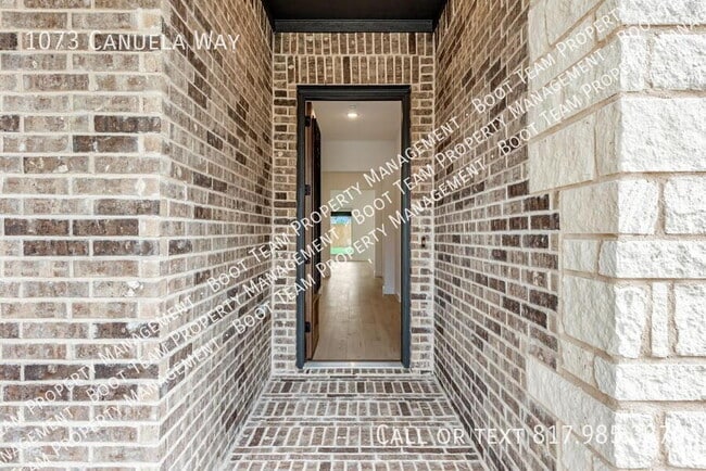 Photo - 1073 Canuela Way