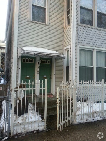 Building Photo - 1742 W Roscoe St Unit 1 Rental