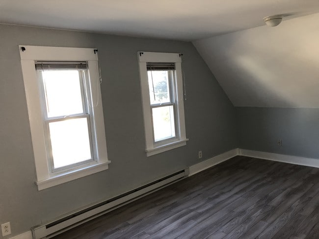 Building Photo - 7 Bryan Rd Unit Third Fl Rental