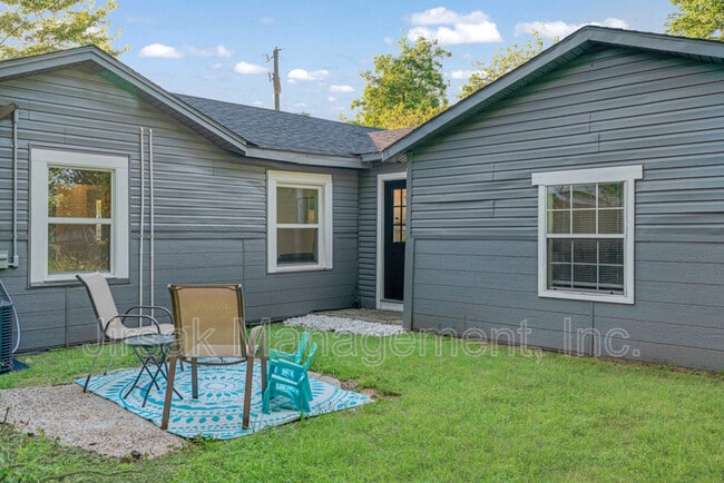 Photo - 660 16th St SE