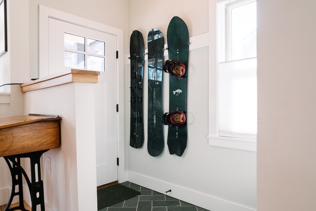 Spacious entryway / mud room - 80 Maple St