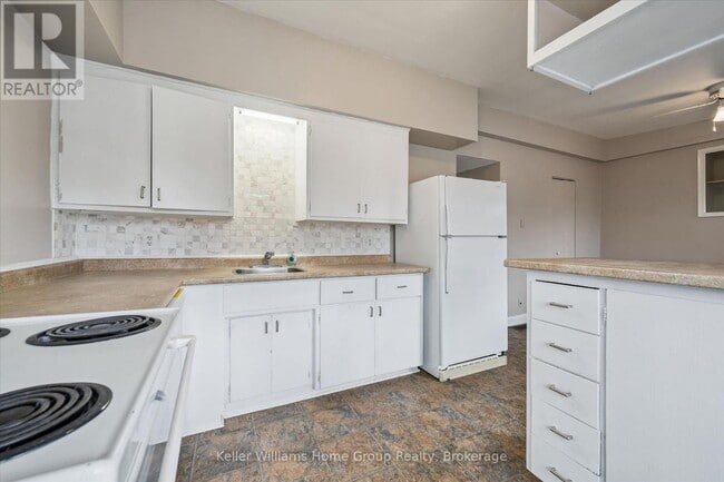 Photo - 209 St Andrew St W