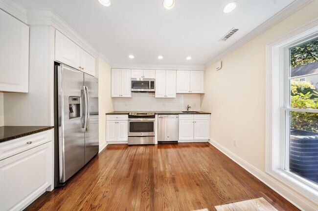 Photo - 241 Weaver St