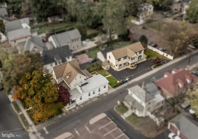 Photo - 37 N Clinton St