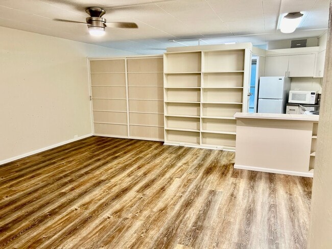 Photo - Tropic Seas one bdrm., one bath apartment, Oceanfront property, by Diamond Head and Kapiolani Park! Unit 103