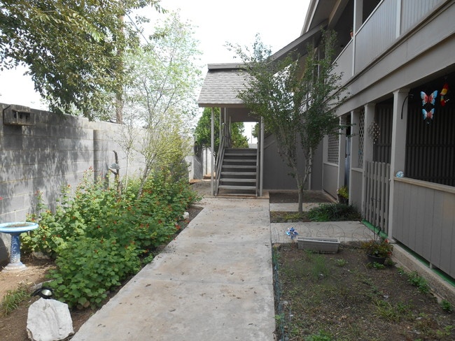 Photo - Town & Country Apartments