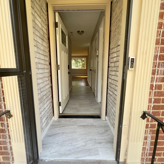 Puerta de entrada - 5422 67th Ave