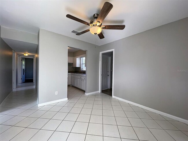 Photo - 673 59th St S