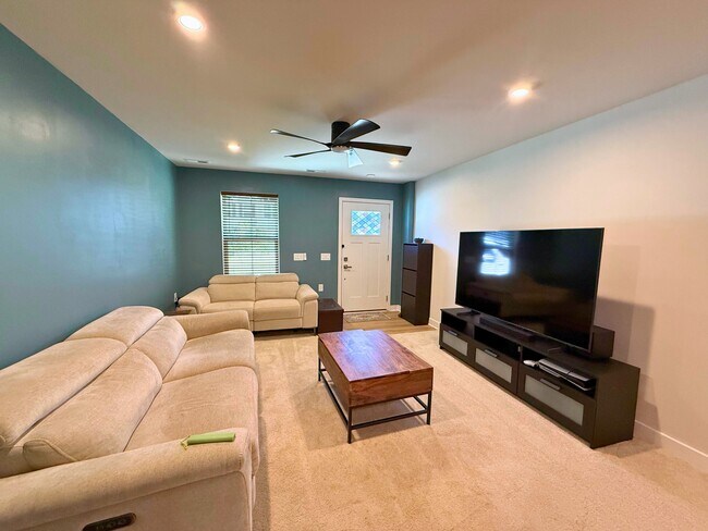 Photo - 408 Leasowe Ln