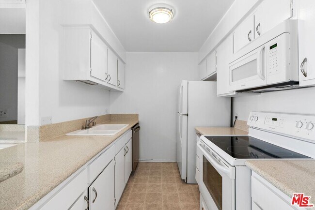 Photo - 7301 Raintree Cir