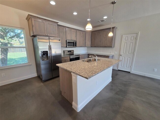 Photo - 800 Woodview Dr